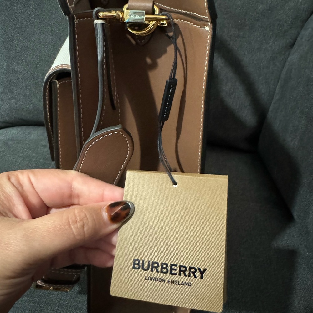 Brand New Burberry Canvas & Leather Tote Bag - Picture 5 of 9